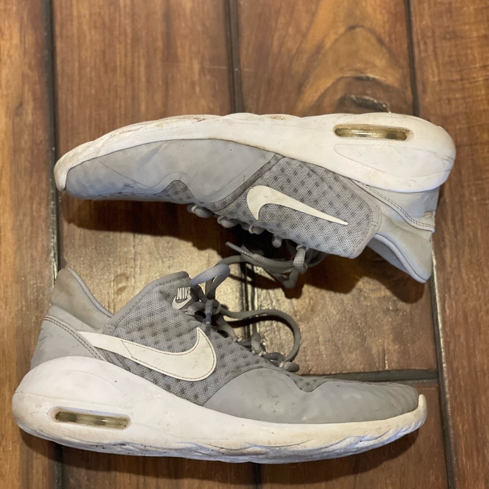 Womens,Nike shoes,size 7.5